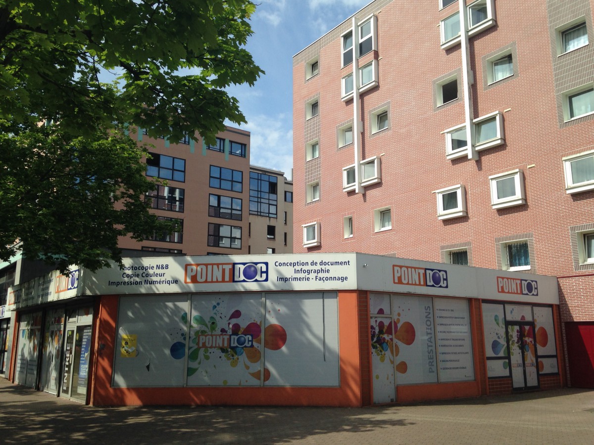 Transaction : local commercial de 216 m² à Evry